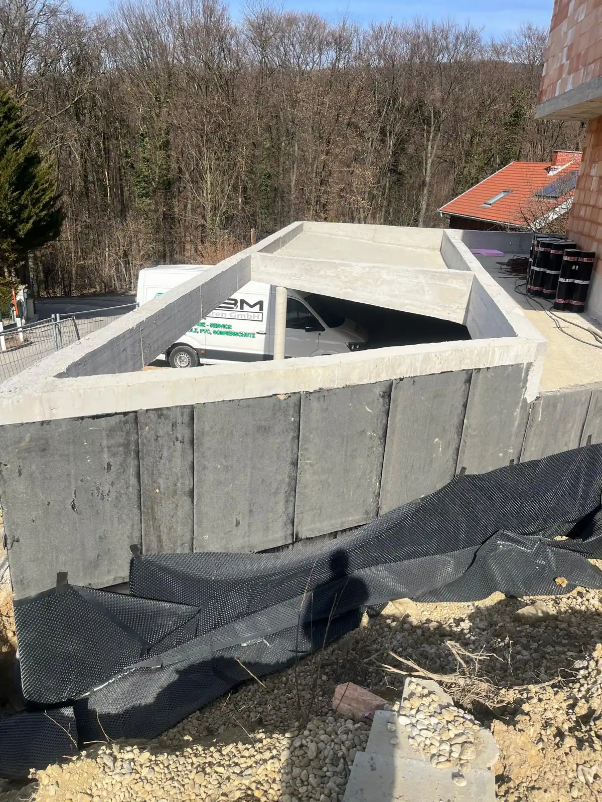 Rohbau eines Einfamilienhauses das durch die EMK Erdbau GmbH in Wien und Umgebung gebaut wurde.