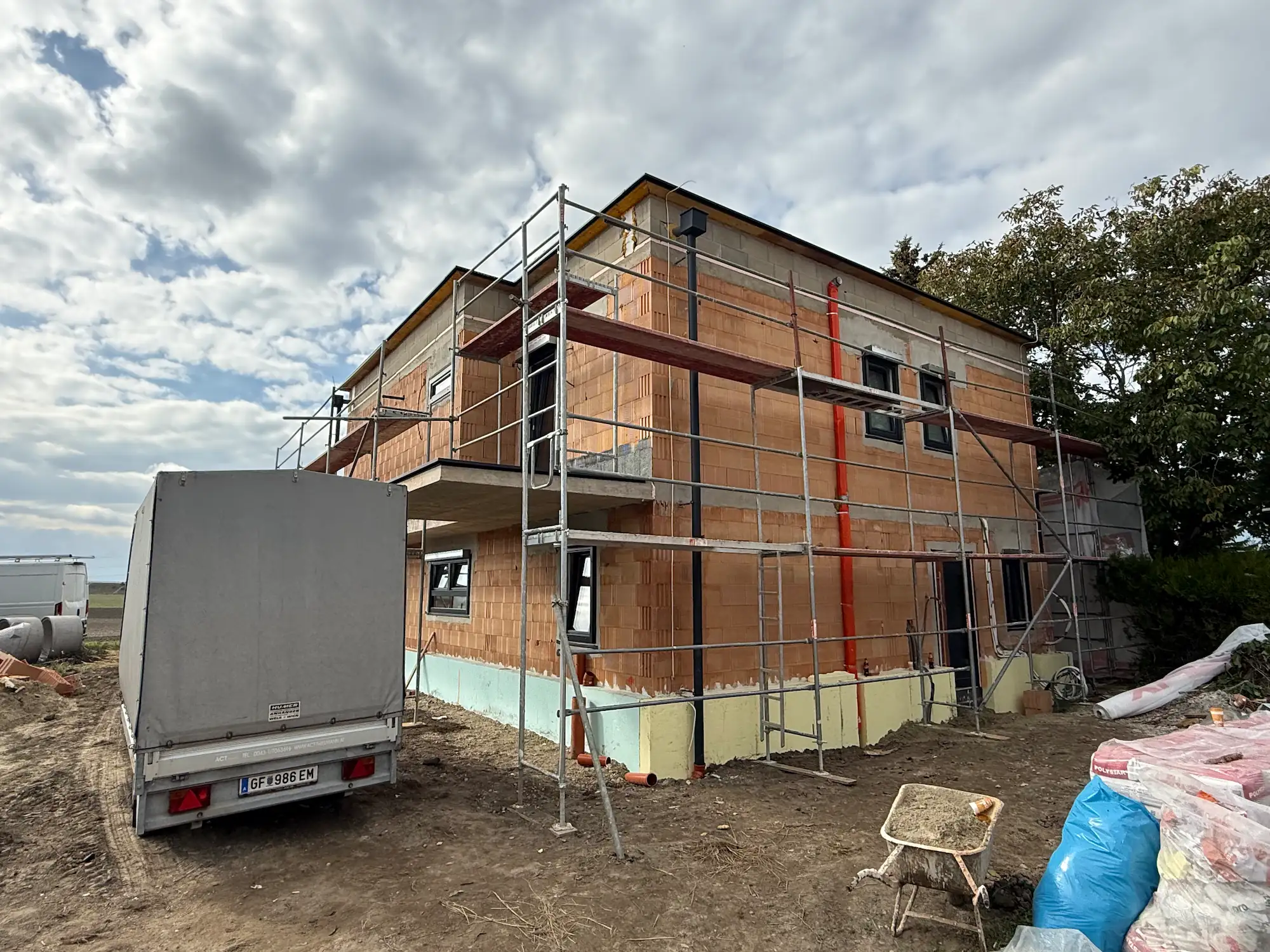 Rohbau eines Einfamilienhauses das durch die EMK Erdbau GmbH in Wien und Umgebung gebaut wurde.