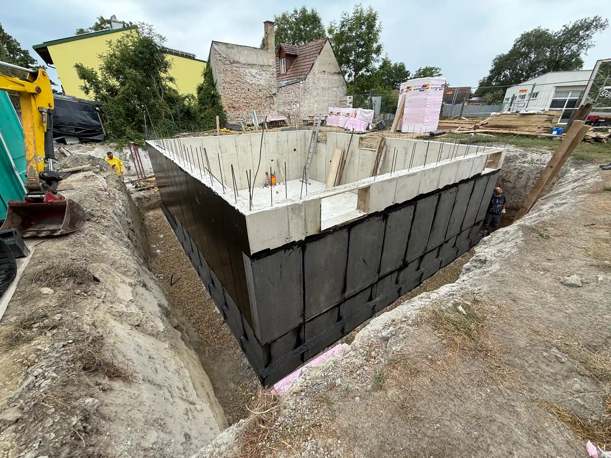 Rohbau eines Einfamilienhauses das durch die EMK Erdbau GmbH in Wien und Umgebung gebaut wurde.