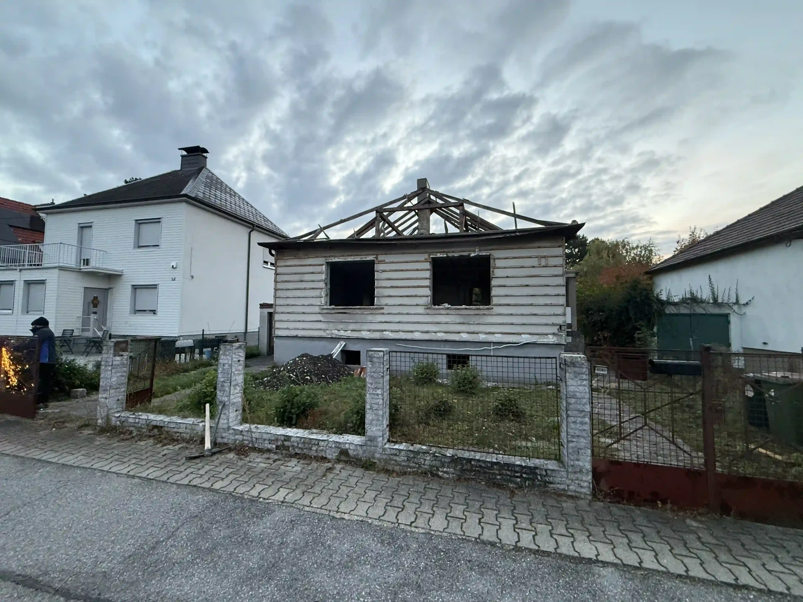 Bagger Wien – EMK Erdbau GmbH – Abbruch – Abriss – Entkernung Abbrucharbeiten und Abtransport von Bauschutt durch die EMK Erdbau GmbH