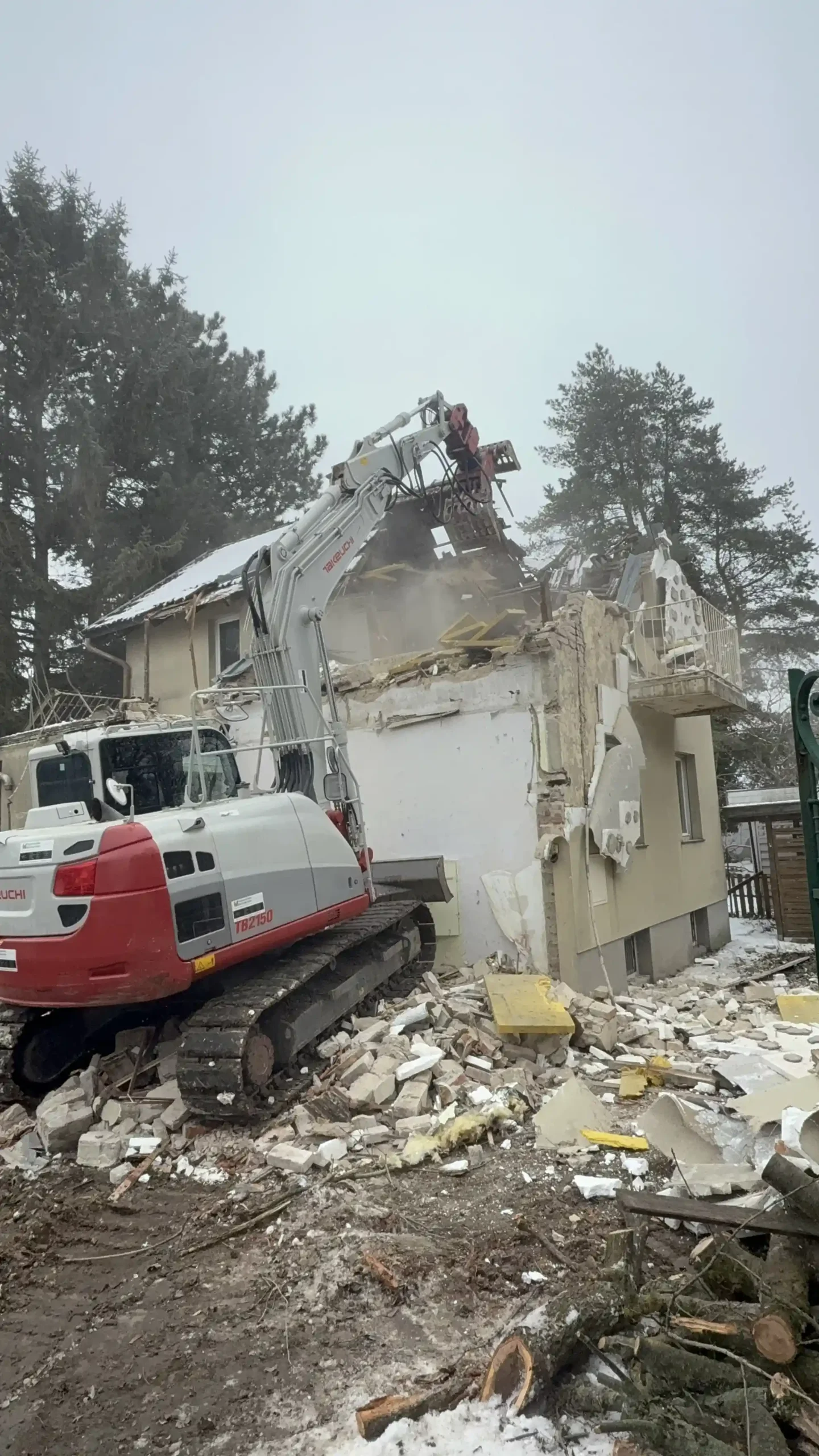 Bagger Wien – EMK Erdbau GmbH – Abriss – Abbruch Abbrucharbeiten und Abtransport von Bauschutt durch die EMK Erdbau GmbH