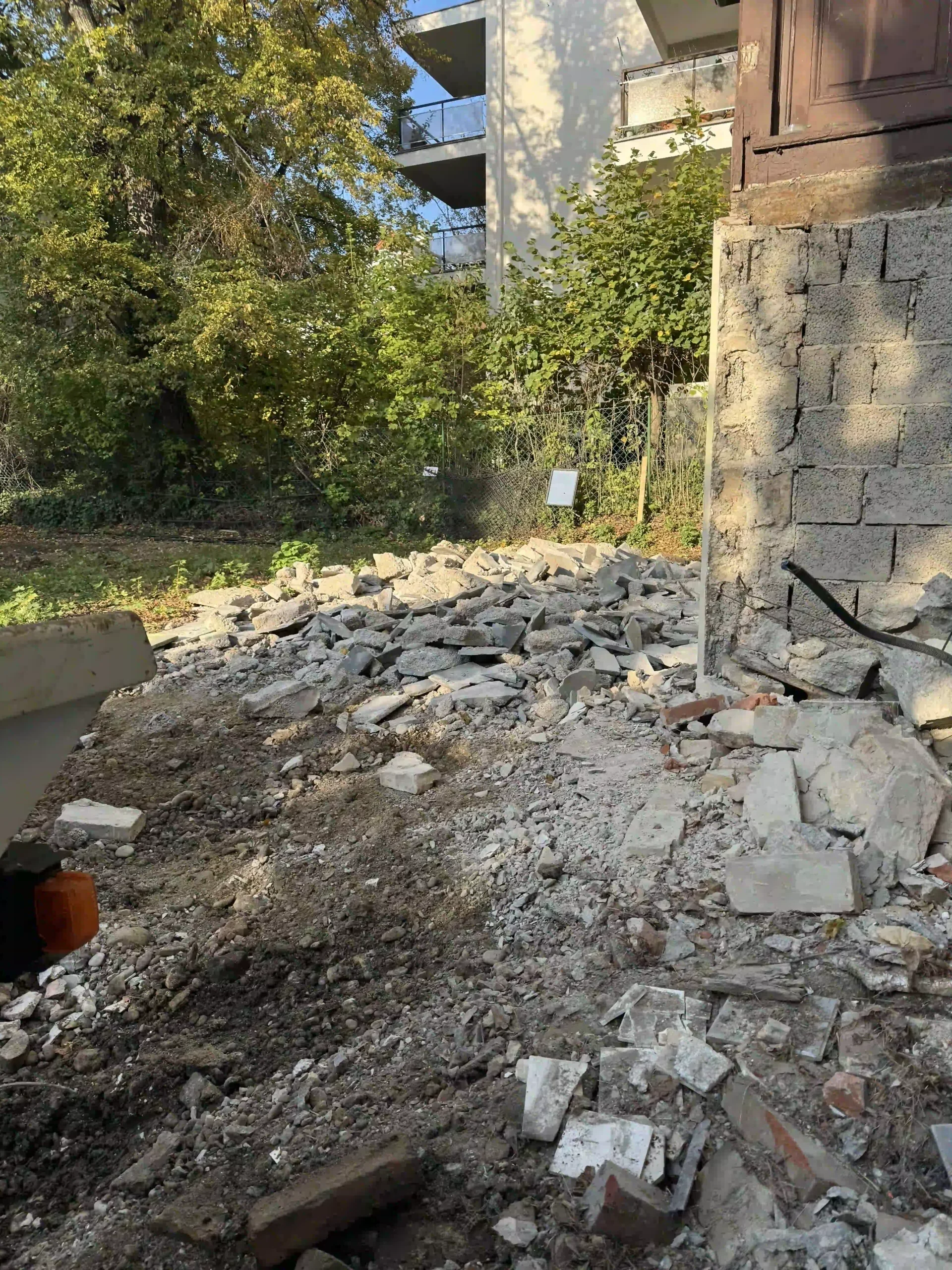 Bagger Wien – EMK Erdbau GmbH – Baustelle 6 Abbrucharbeiten und Abtransport von Bauschutt durch die EMK Erdbau GmbH