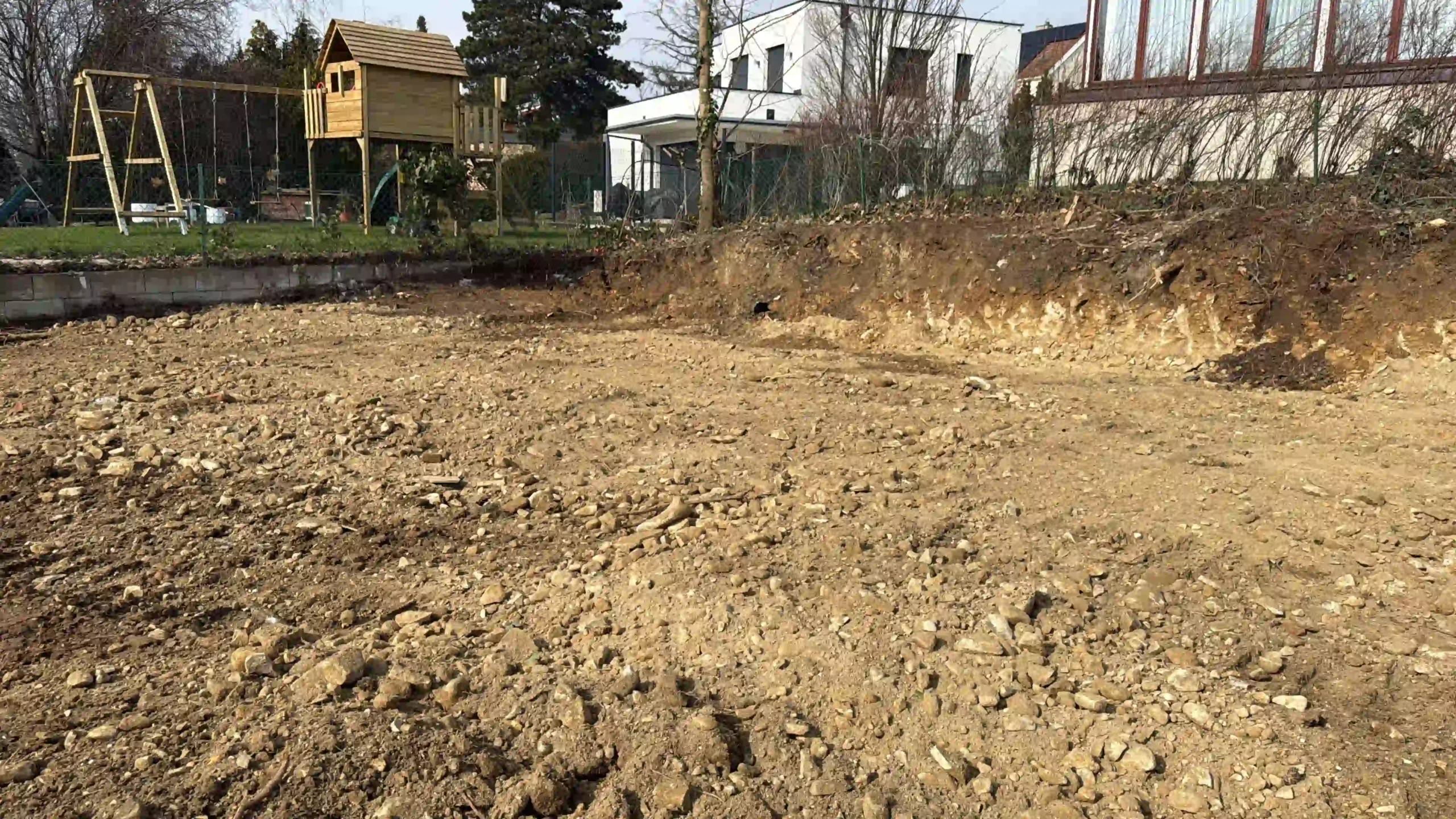 Bagger Wien – EMK Erdbau GmbH – Bodenausgleich – Terrainanpassung – Erdarbeiten Wien Planierung und Geländeanpassung durch die EMK Erdbau GmbH