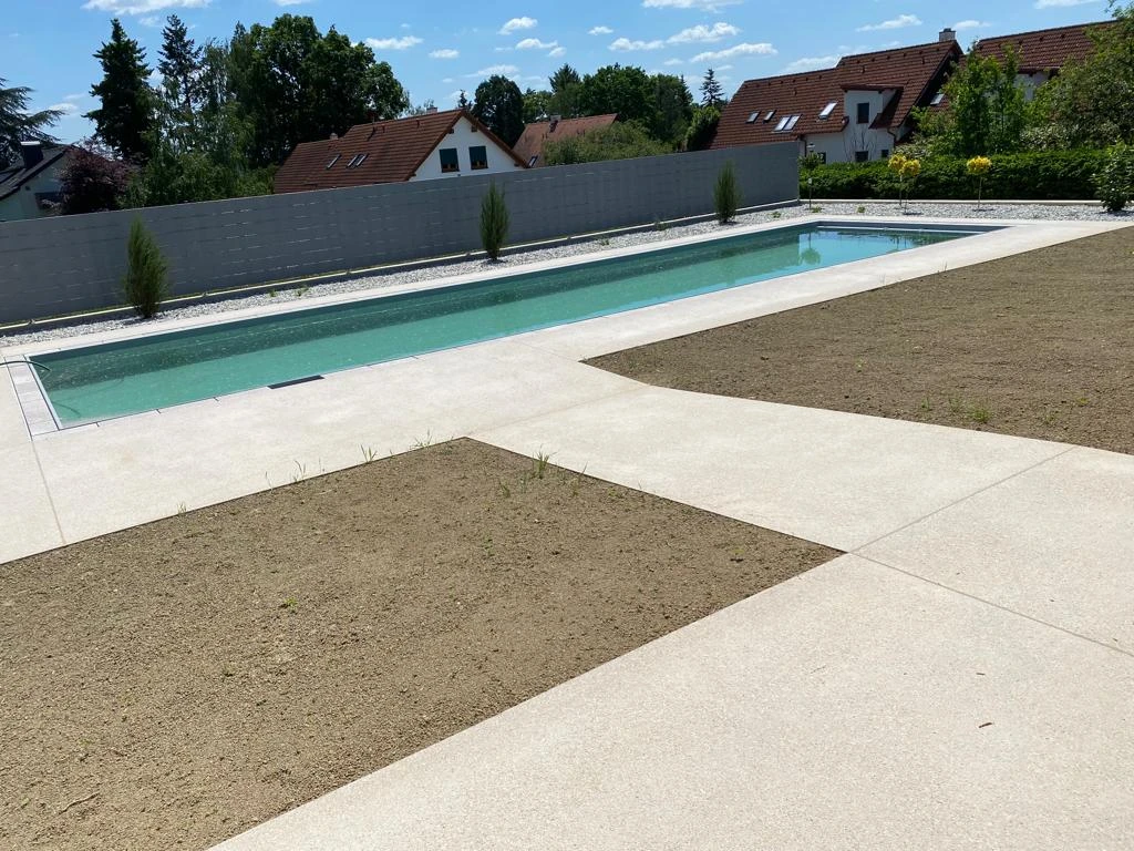 Bagger Wien – EMK Erdbau GmbH – Einfamilienhaus – Pool – Garten Poolbau für ein Einfamilienhaus durch die EMK Erdbau GmbH