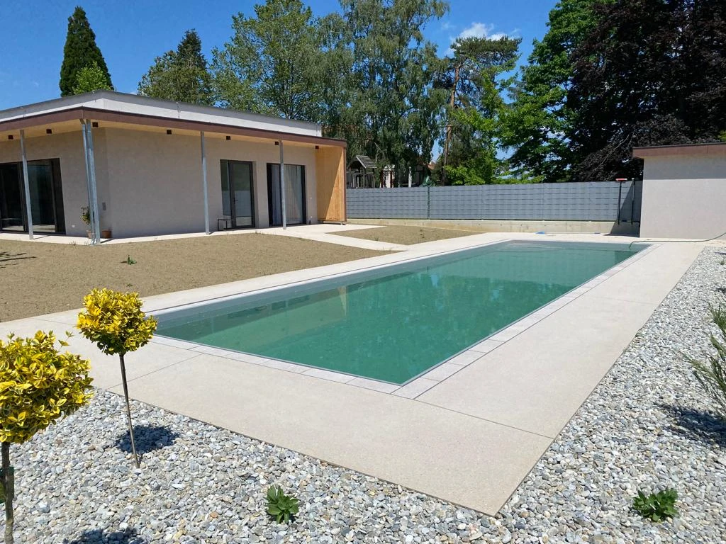 Bagger Wien – EMK Erdbau GmbH – Einfamilienhaus – Poolbau – Garten Poolbau und Gartengestaltung durch die EMK Erdbau GmbH