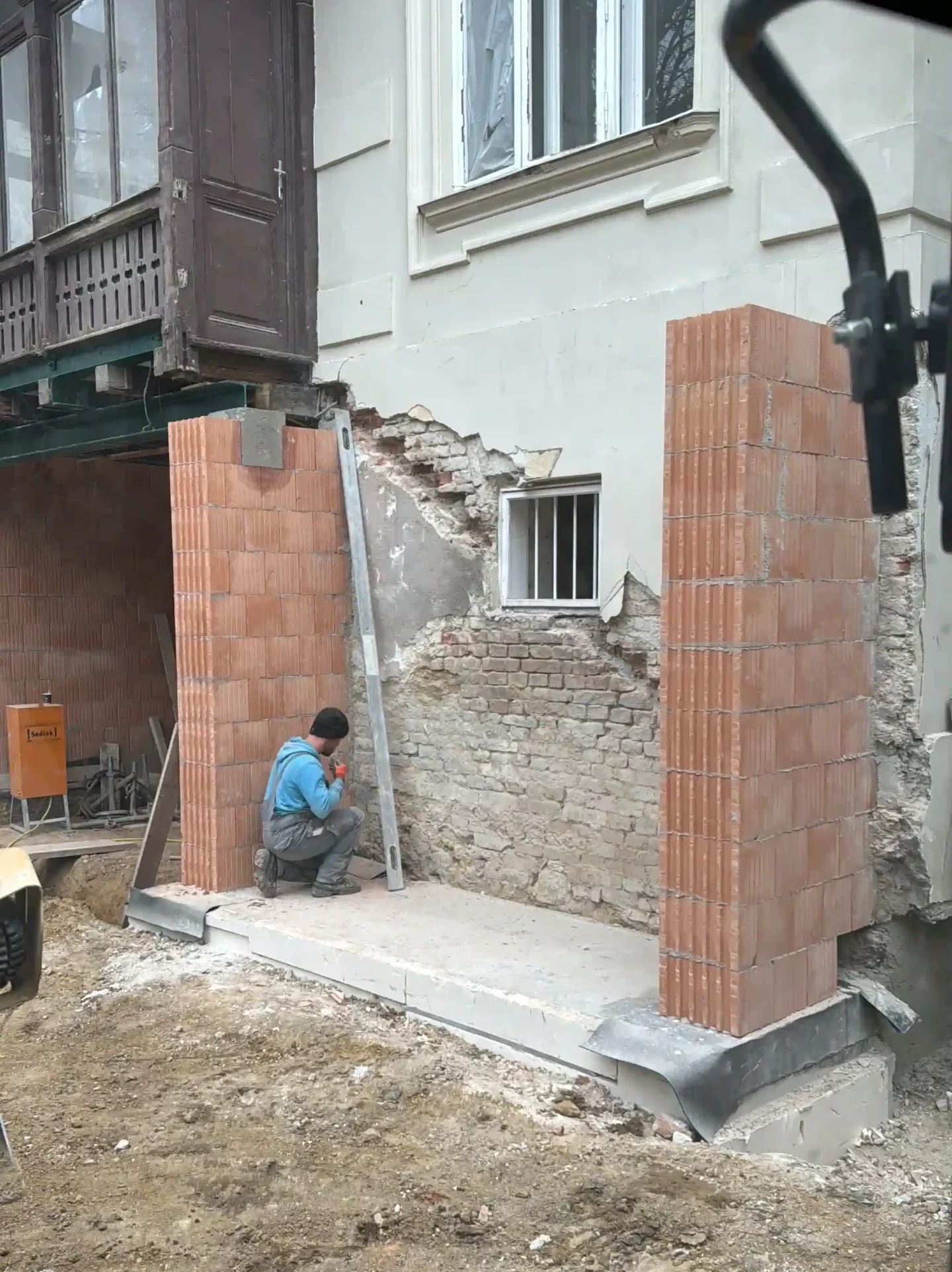 Bagger Wien – EMK Erdbau GmbH – Einfamilienhaus – Zubau Einfamilienhaus Zubau durch die EMK Erdbau GmbH