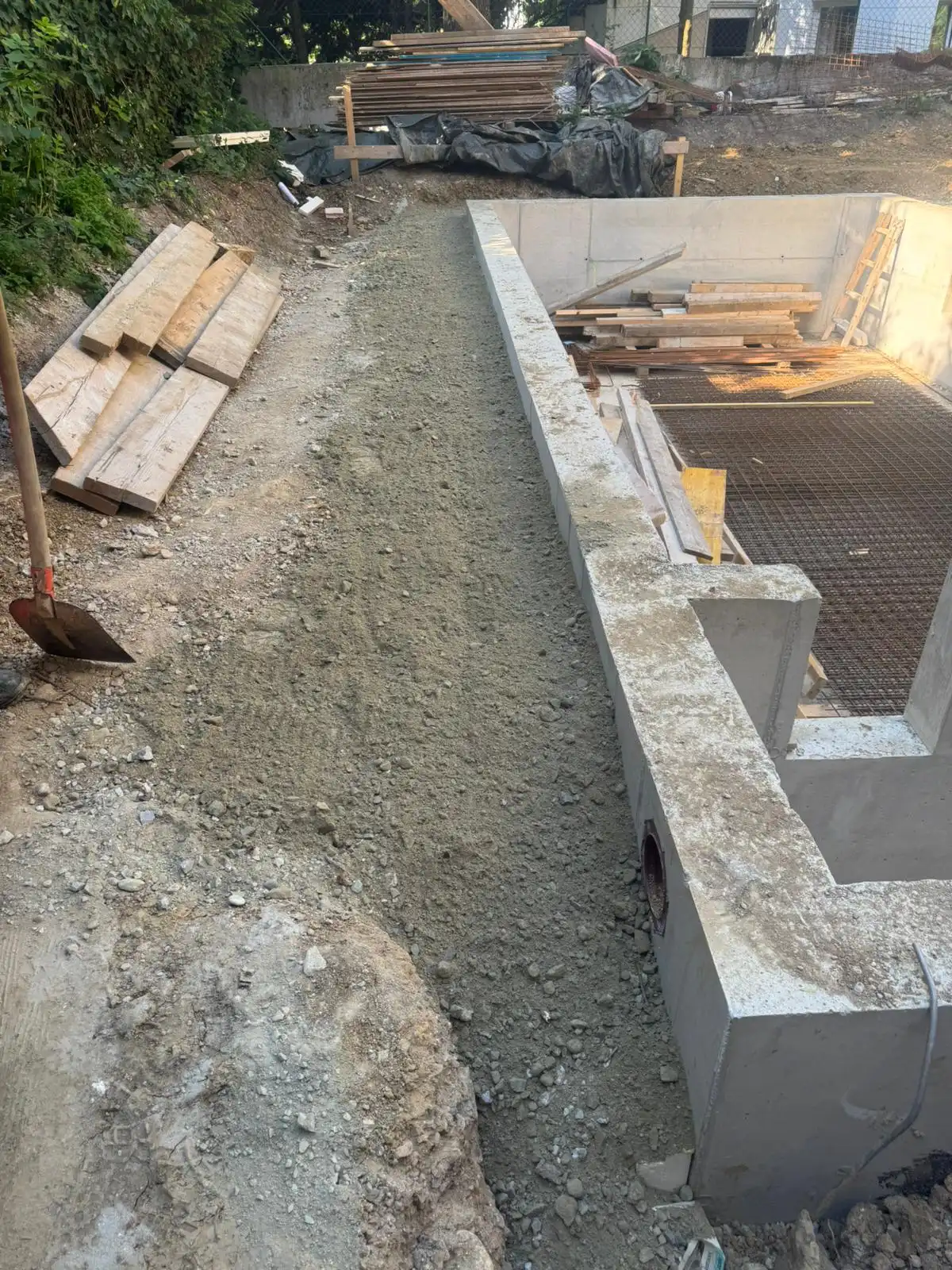 Bagger Wien – EMK Erdbau GmbH – Fundament – Rohbau – Einfamilienhaus 3 Poolbau für ein Einfamilienhaus durch die EMK Erdbau GmbH