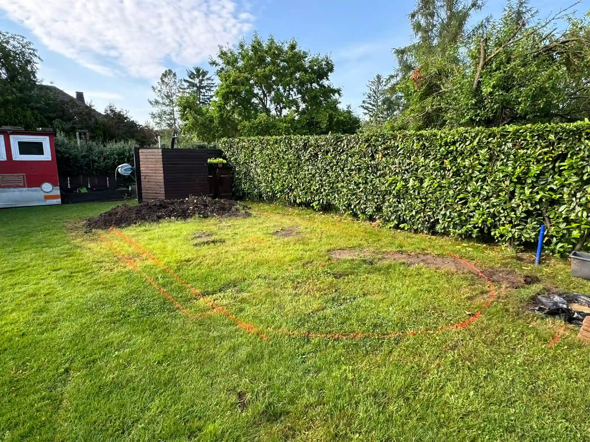 Bagger Wien – EMK Erdbau GmbH – Gartengestaltung – Einfamilienhaus – Baumschnitt Poolbau für ein Einfamilienhaus durch die EMK Erdbau GmbH