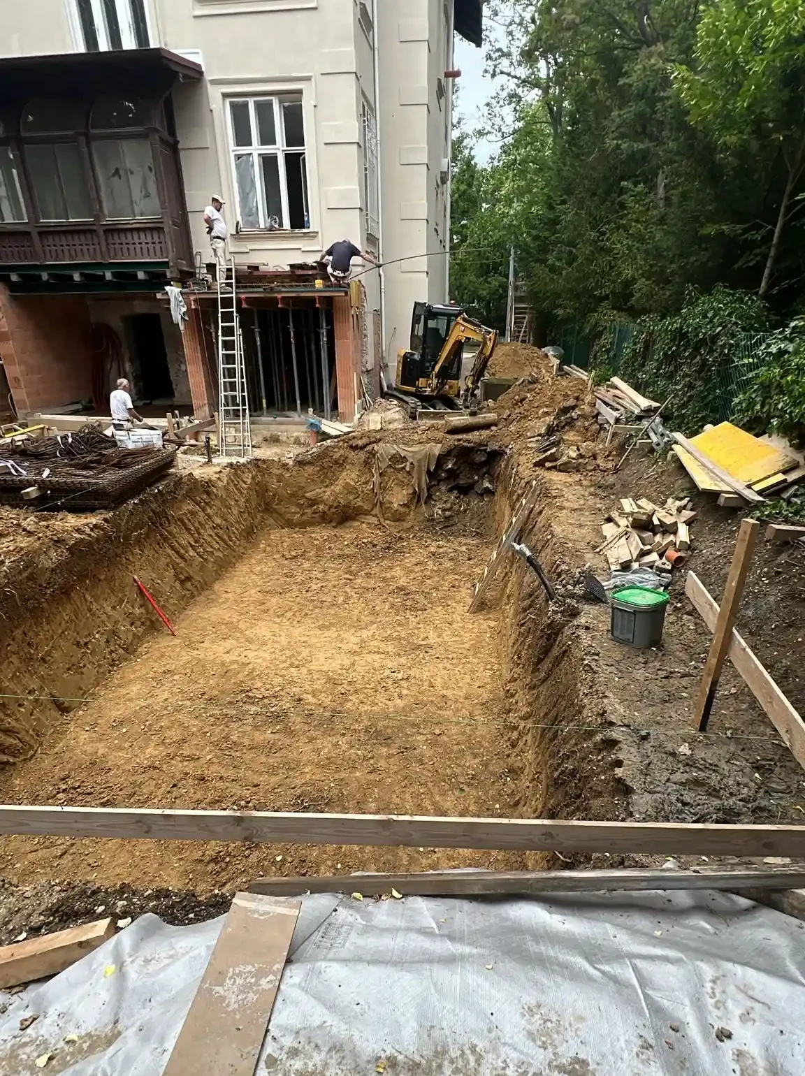 Bagger Wien – EMK Erdbau GmbH – Grabung – Aushub 2 Aushub für den Poolbau für ein Einfamilienhaus durch die EMK Erdbau GmbH