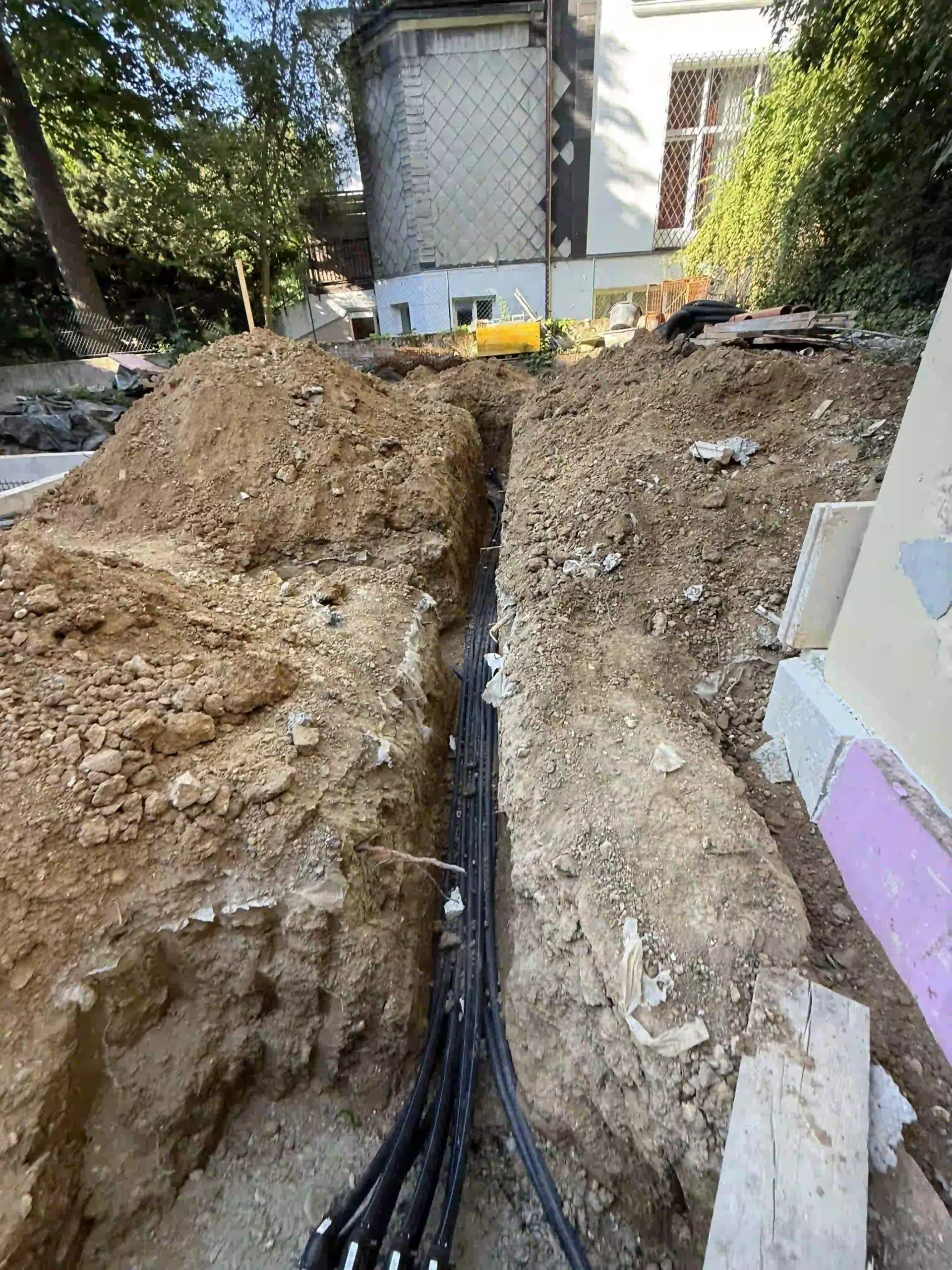 Bagger Wien – EMK Erdbau GmbH – Grabung – Leitungsbau 2 EMK Erdbau GmbH bei der Rohr- und Leitungsverlegung