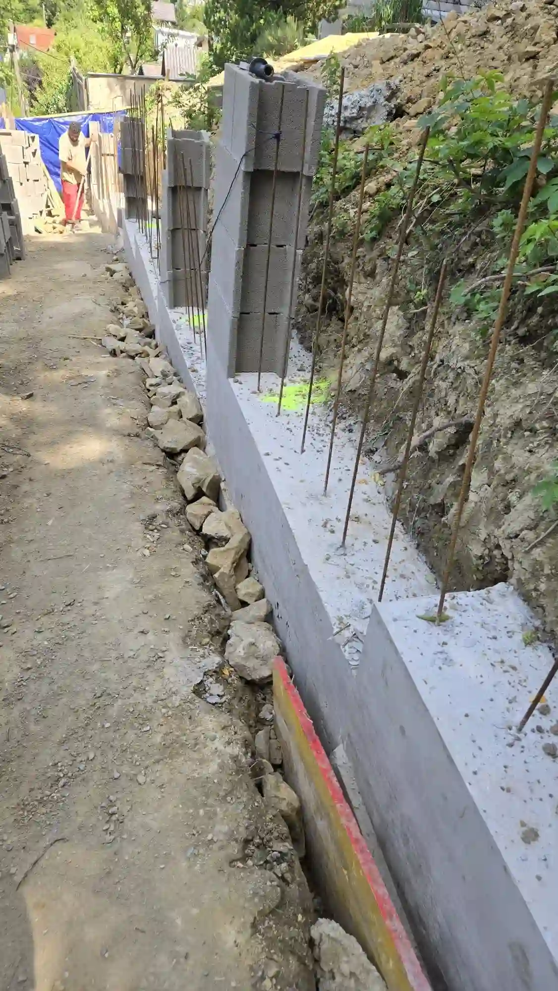 Bagger Wien – EMK Erdbau GmbH – Mauer – Terrain Baustelle der EMK Erdbau GmbH - Mauerbau