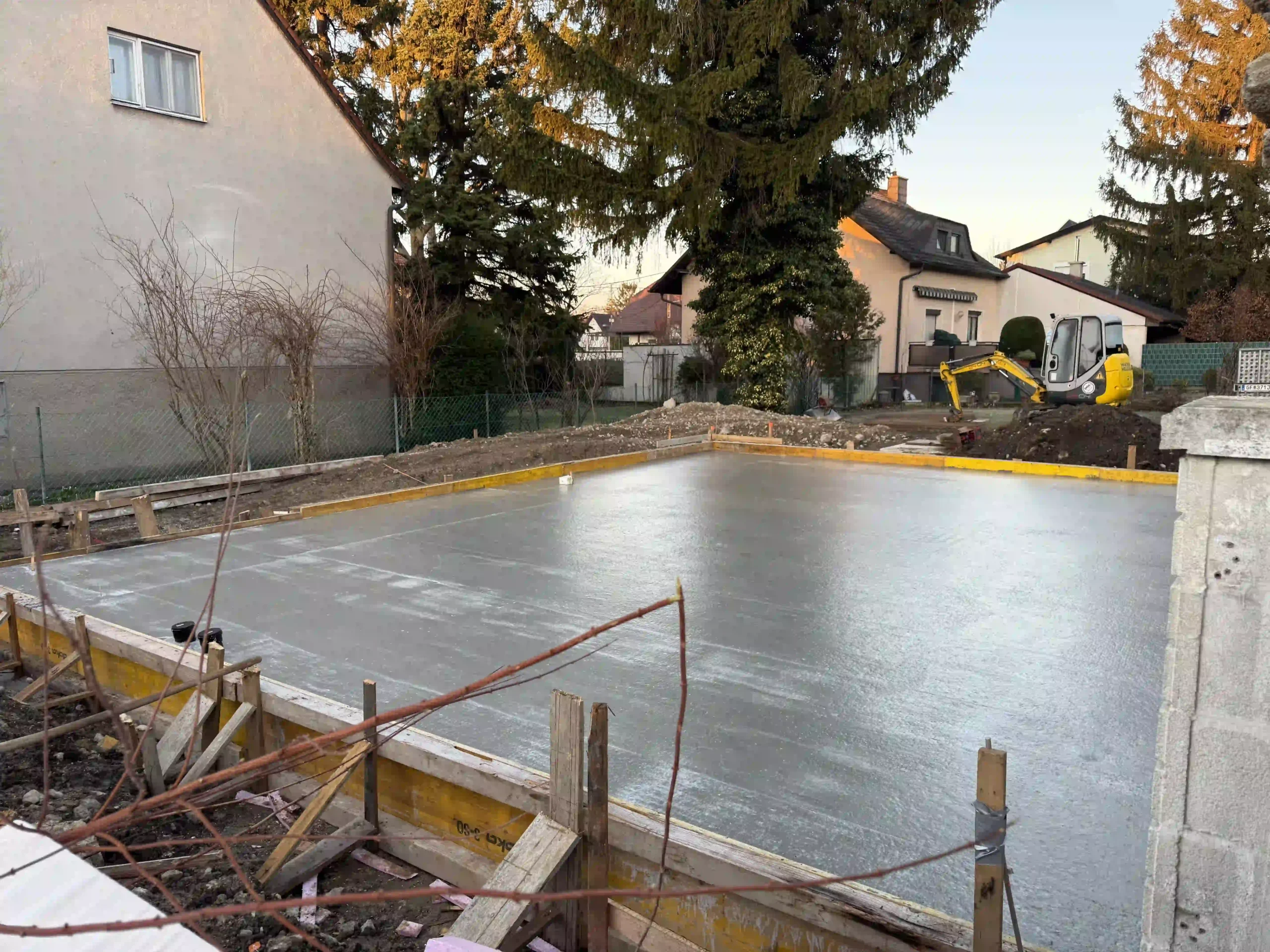 Bagger Wien – EMK Erdbau GmbH – Rohbau – Einfamilienhaus – Fundament Rohbau eines Einfamilienhauses durch die EMK Erdbau GmbH - Fundament.