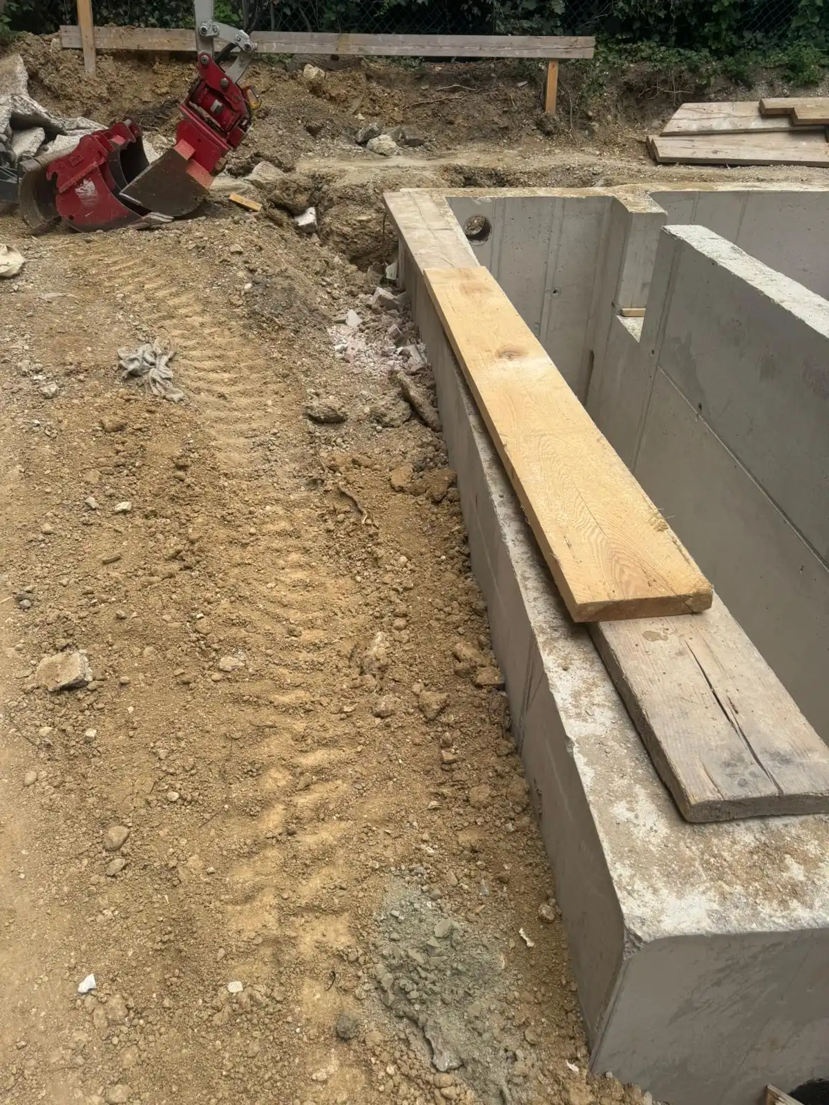 Bagger Wien – EMK Erdbau GmbH – Rohbau – Fundament Poolbauarbeiten durch die EMK Erdbau GmbH