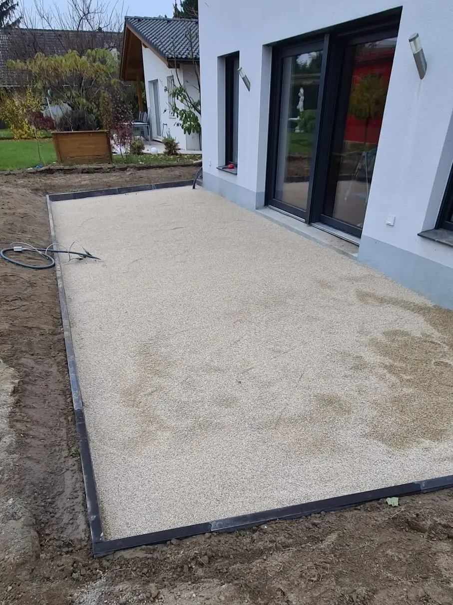 Bagger Wien – EMK Erdbau GmbH – Terrasse Bau einer Terrasse eines Einfamilienhauses durch die EMK Erdbau GmbH.