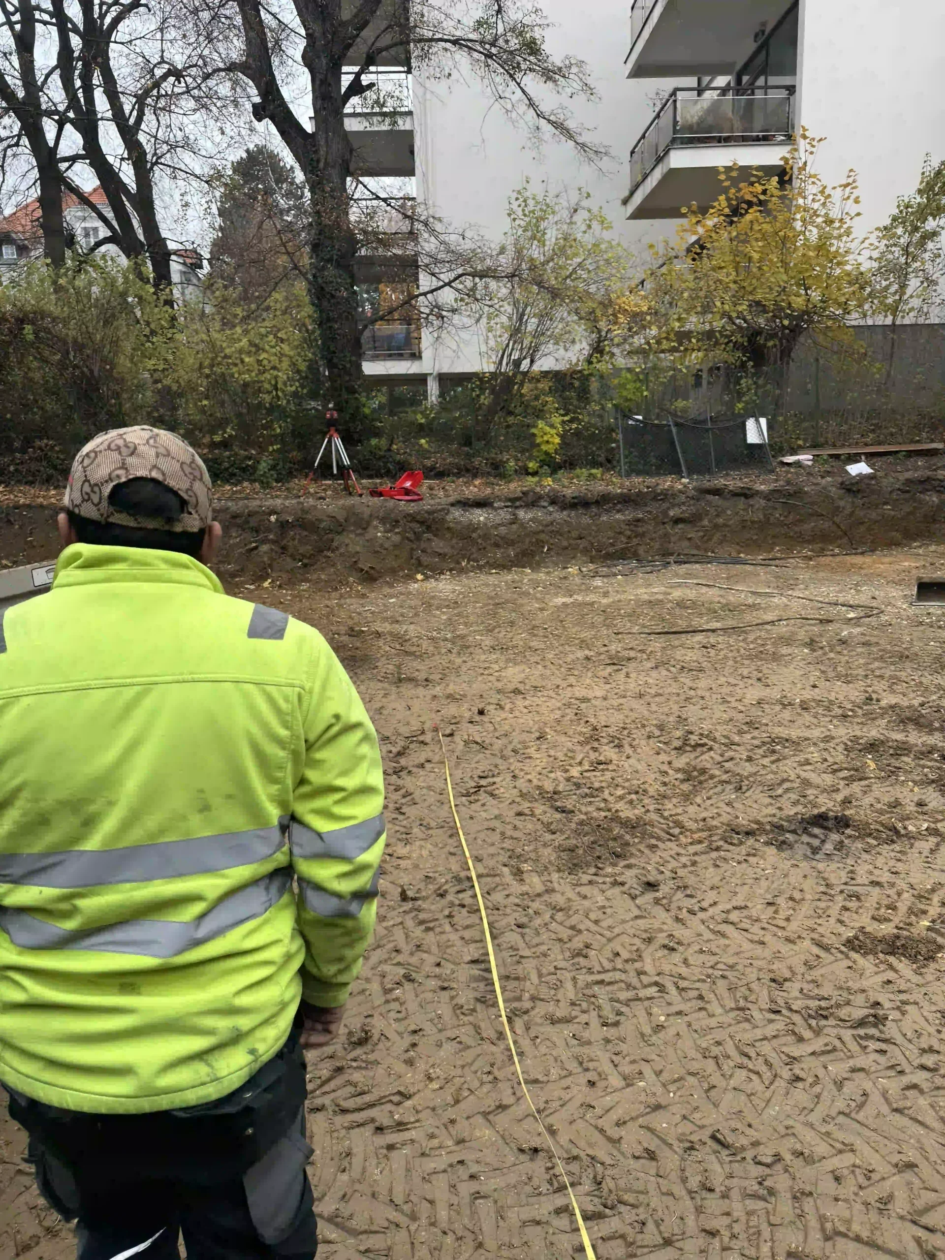 Bagger Wien – EMK Erdbau GmbH – Vermessung Vermessung eines Grundstücks durch die EMK Erdbau GmbH